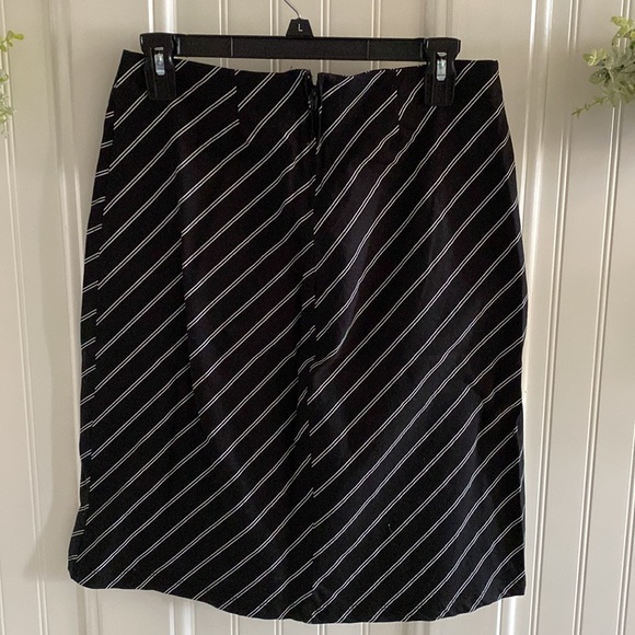❤️Charlotte Russe Black Skirt Medium - Picture 5 of 5